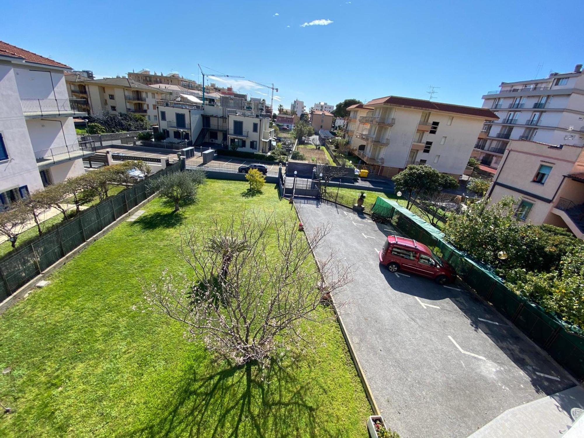 Aparthotel I Fiori Di Pietra Pietra Ligure Exterior foto
