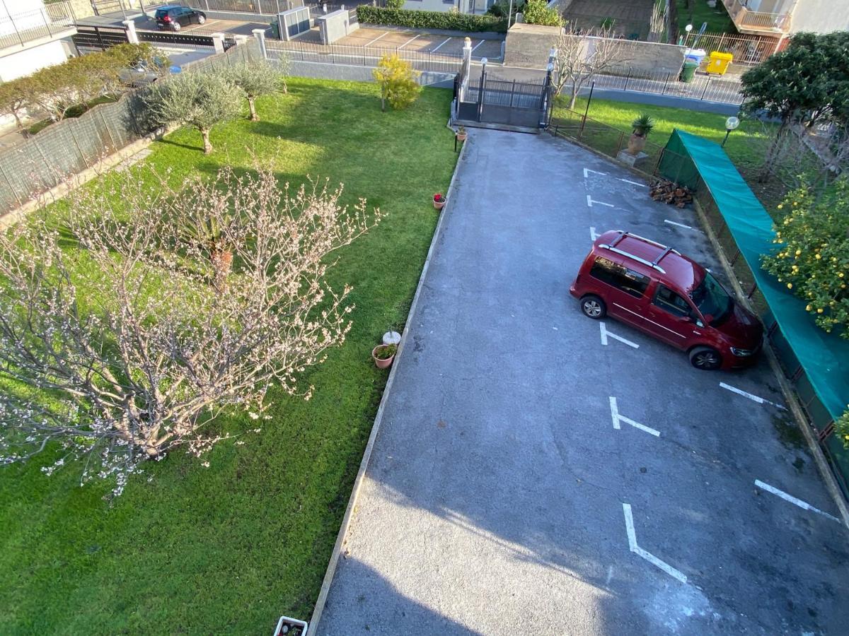 Aparthotel I Fiori Di Pietra Pietra Ligure Exterior foto