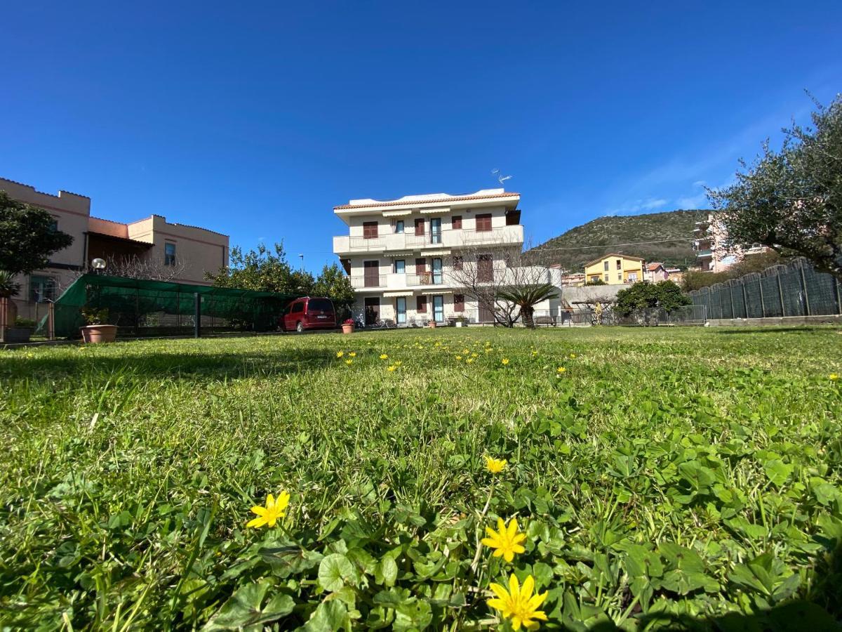 Aparthotel I Fiori Di Pietra Pietra Ligure Exterior foto