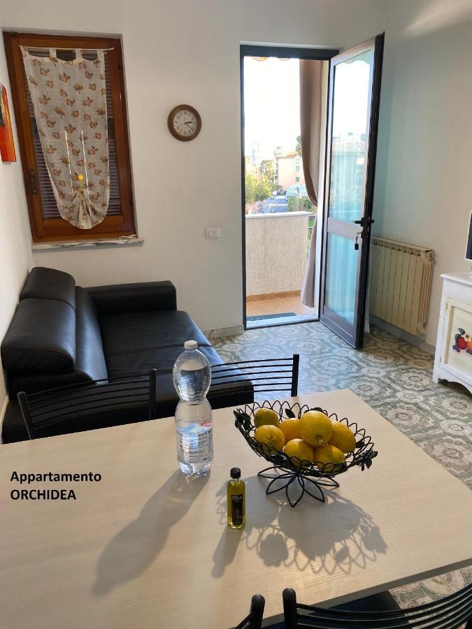 Aparthotel I Fiori Di Pietra Pietra Ligure Exterior foto